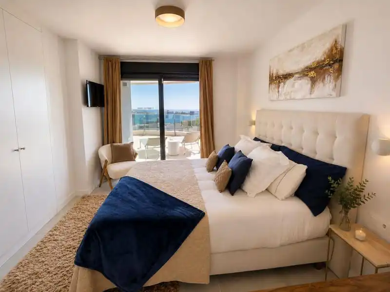 Apartamento con piscina en alquiler en Selwo, imagen 11