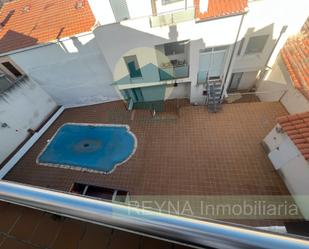 Exterior view of Single-family semi-detached for sale in La Hiniesta   with Terrace, Swimming Pool and Balcony