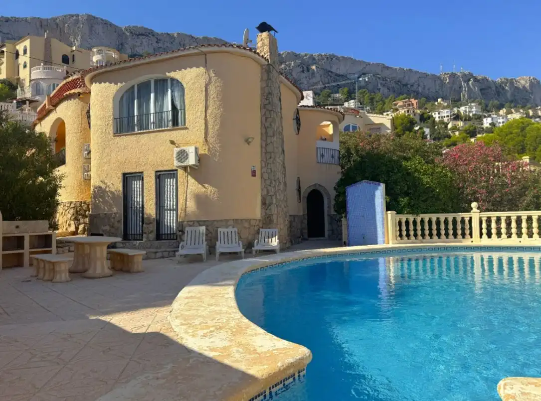 Vista exterior de Casa o xalet en venda en Calpe / Calp amb Aire condicionat, Calefacció i Jardí privat