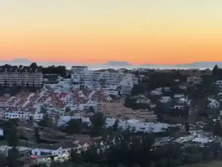 Außenansicht von Wohnung zur Miete in Marbella mit Klimaanlage, Schwimmbad und Möbliert