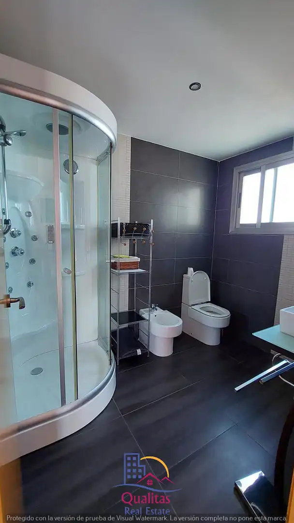 Baño de Casa adosada de alquiler en Oliva con Aire acondicionado, Calefacción y Terraza