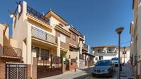 Vista exterior de Casa adosada en venda en  Granada Capital amb Aire condicionat, Terrassa i Balcó