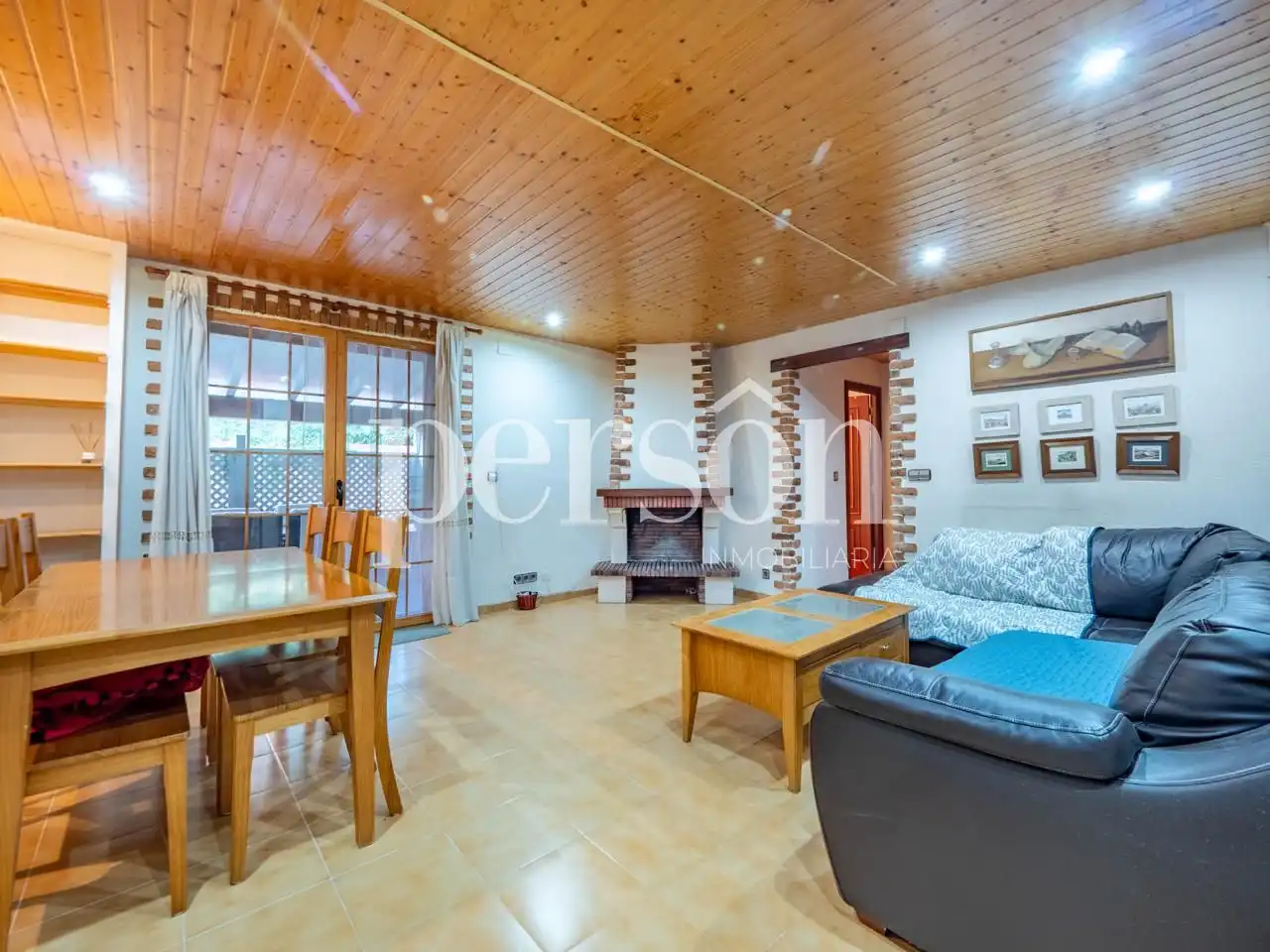 Sala d'estar de Casa o xalet en venda en Paterna amb Aire condicionat, Terrassa i Moblat