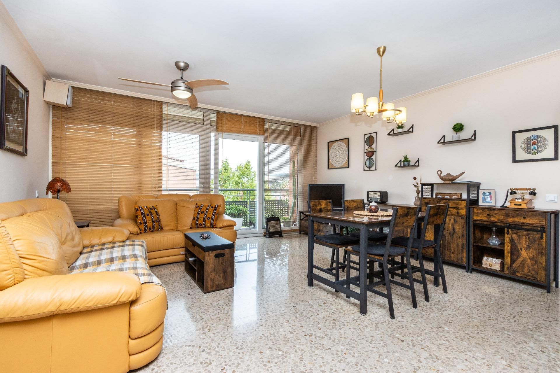 Living room of Flat for sale in Rubí  with Heating, Terrace and Storage room