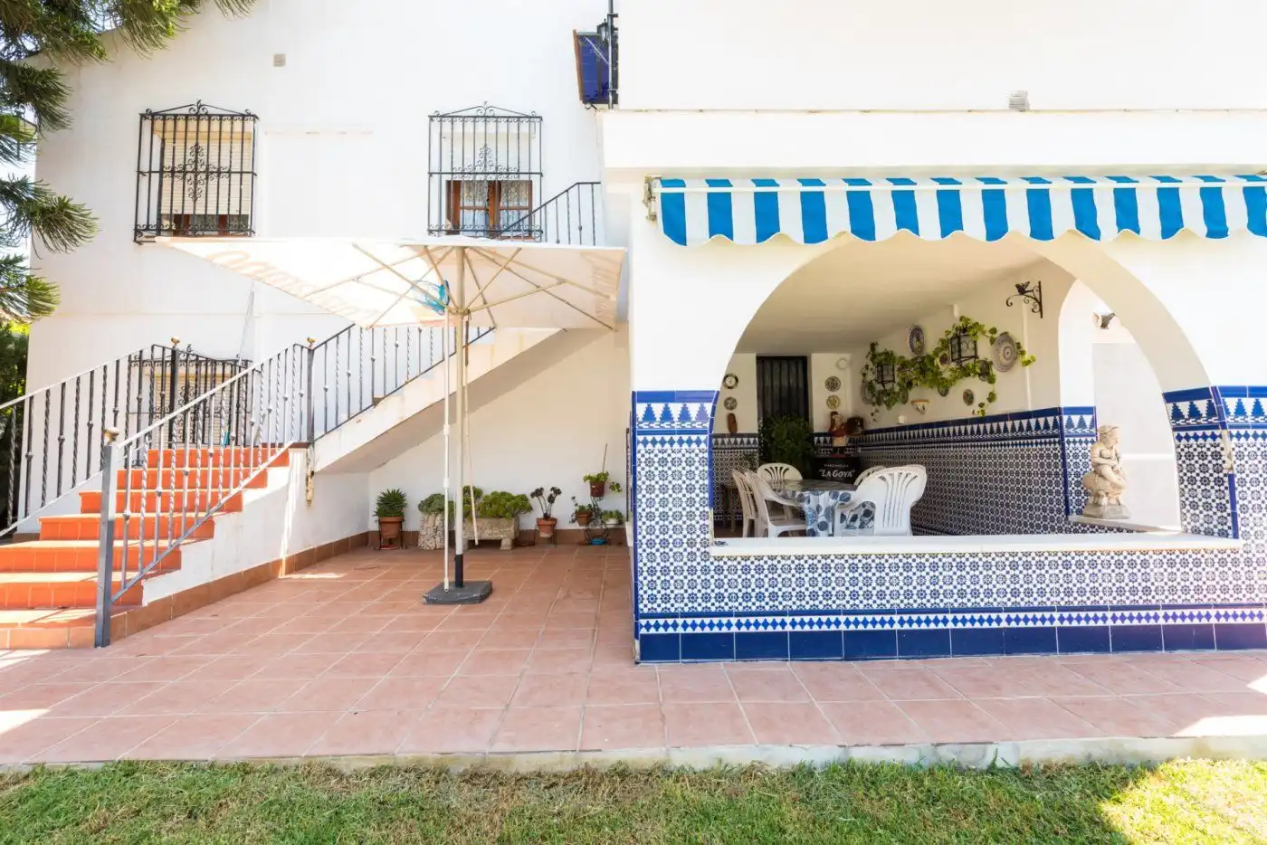 Terrassa de Casa o xalet en venda en Tomares amb Calefacció, Jardí privat i Terrassa