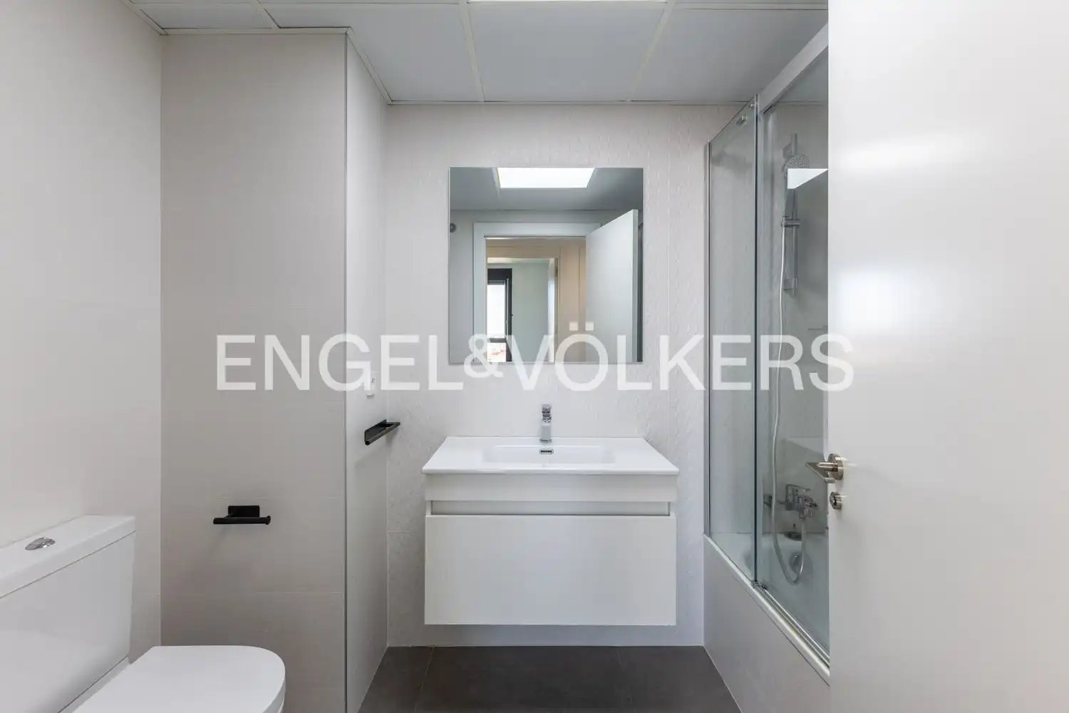 Bathroom of Flat for rent in Valencia  with Air Conditioner, Heating and Terrace