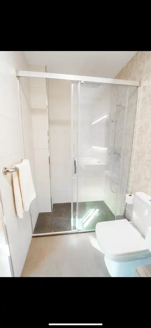 Bany de Casa o xalet en venda en A Merca   amb Jardí privat, Terrassa i Moblat
