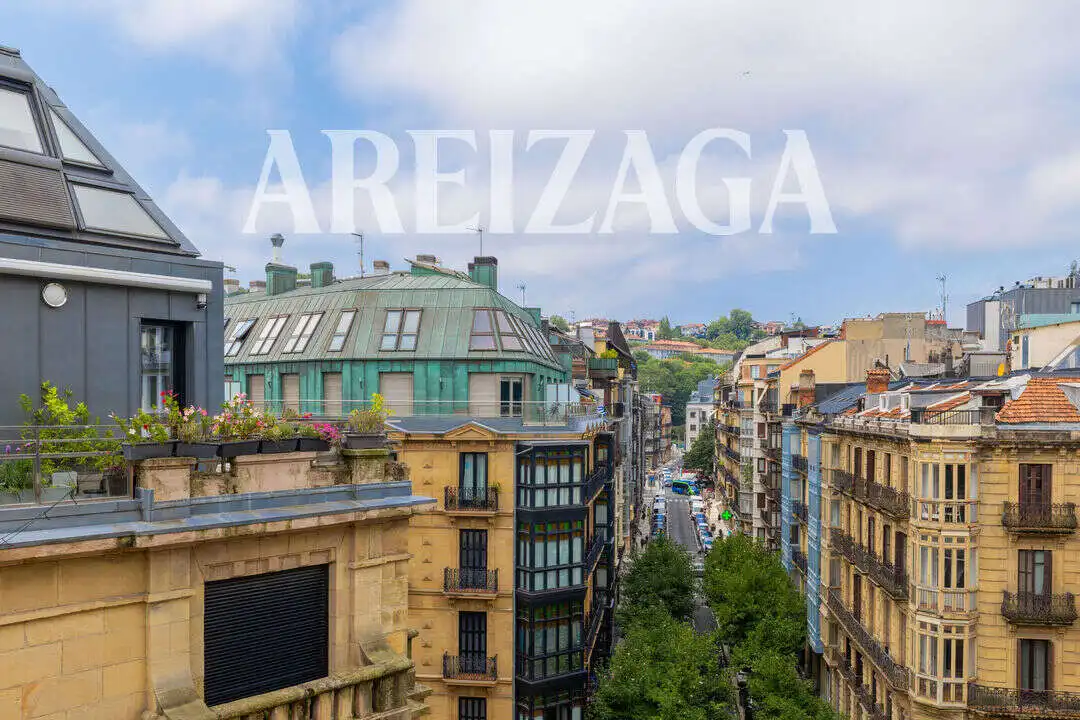 Vista exterior de Piso en venta en Donostia - San Sebastián  con Calefacción, Terraza y Balcón