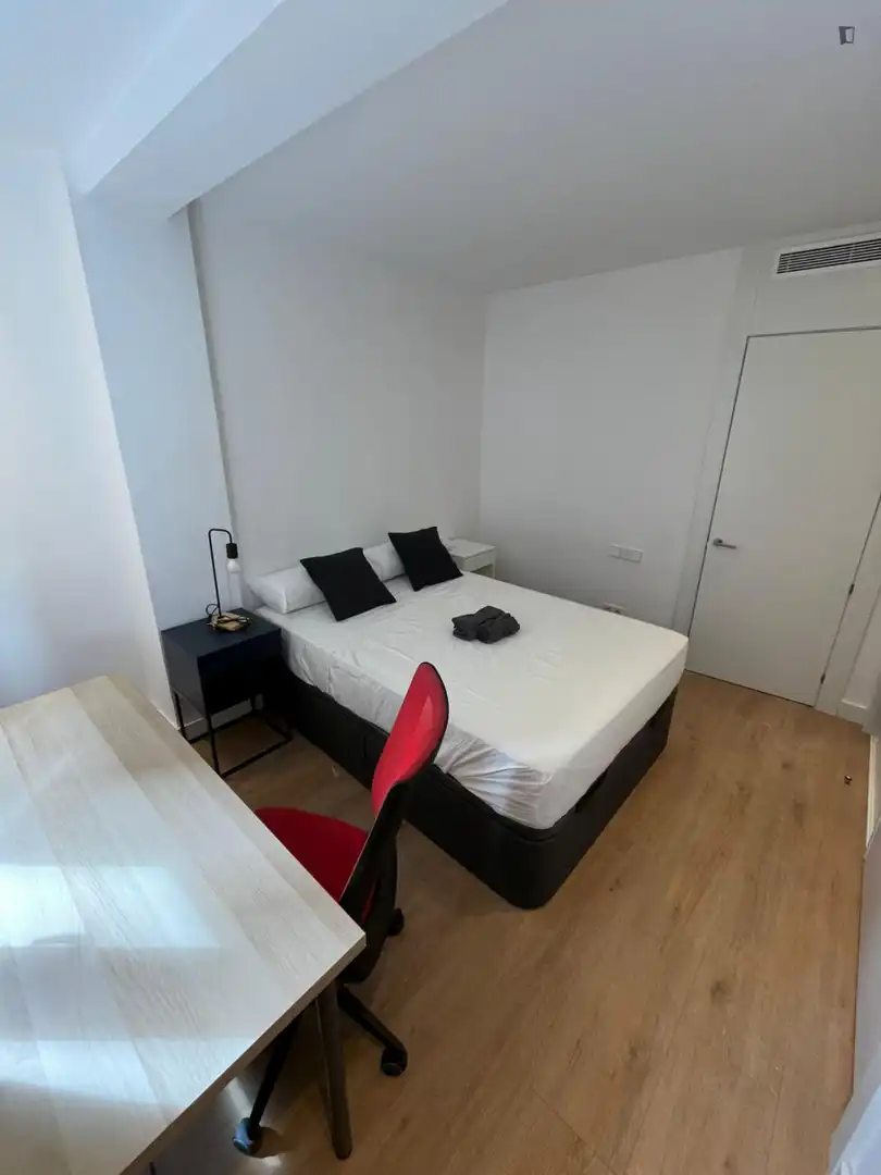 Bedroom of Apartments for share in  Madrid Capital  with Air Conditioner, Heating and Furnished