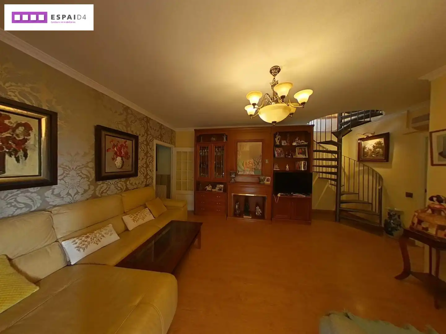 Sala de estar de Dúplex en venta en Ripollet con Aire acondicionado, Calefacción y Parquet