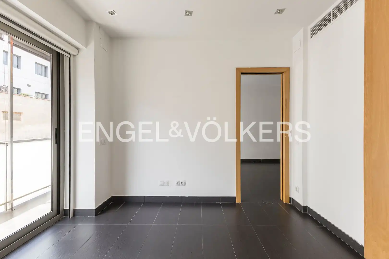 Flat for sale in Barcelona  with Air Conditioner, Heating and Swimming Pool