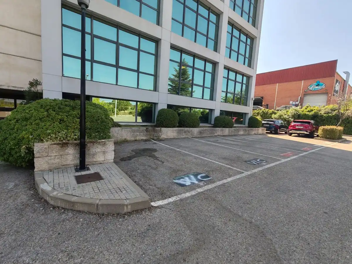 Parkplatz von Büro zum Verkauf in Alcobendas mit Klimaanlage, Heizung und Terrasse