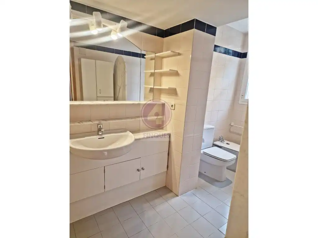 Bathroom of Flat for rent in Castell d'Aro, Platja d'Aro i s'Agaró  with Air Conditioner and Furnished