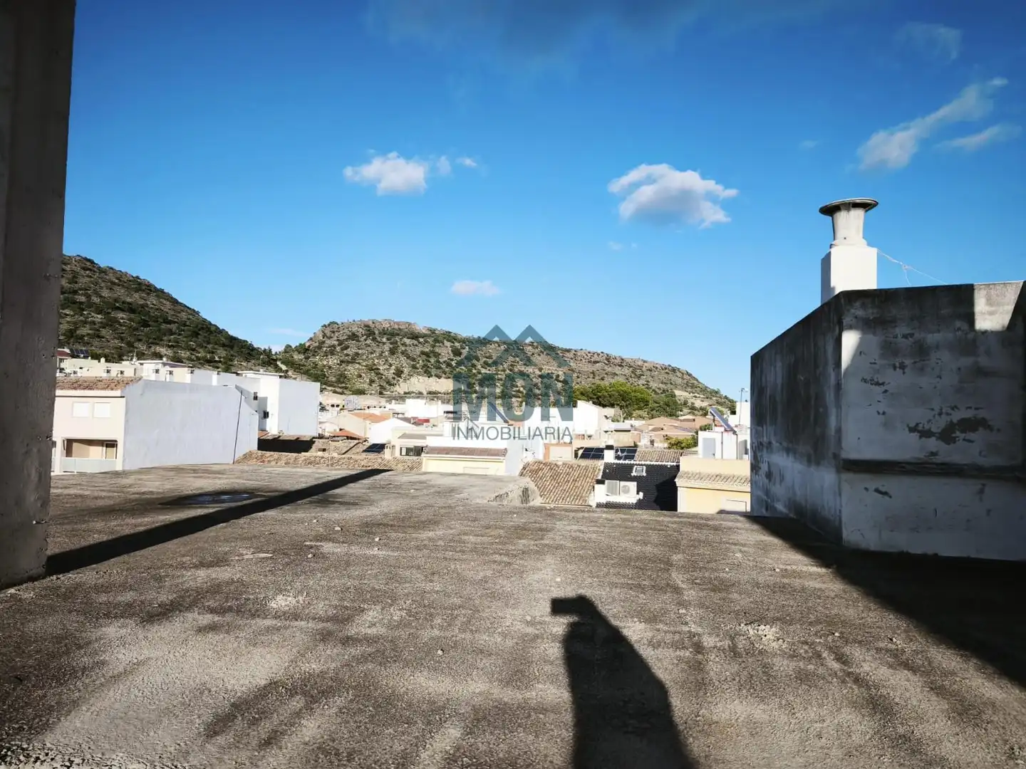 Vista exterior de Edifici en venda en Montserrat