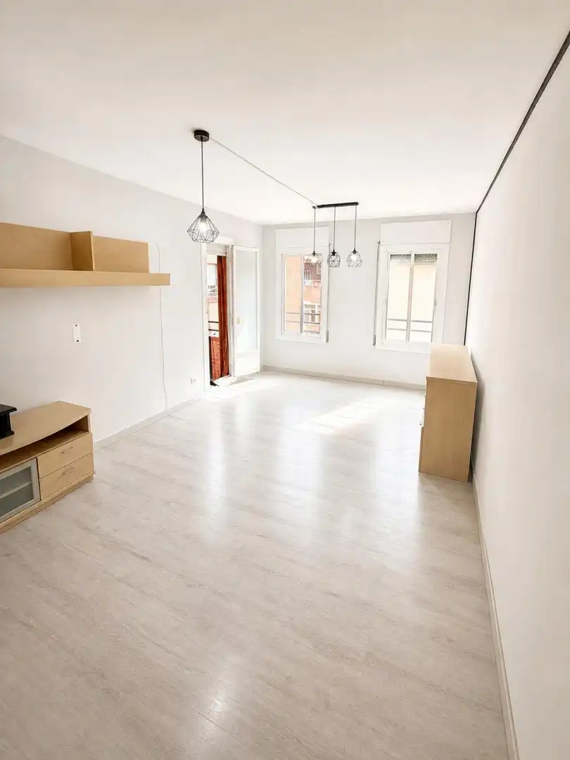 Sala de estar de Piso en venta en El Prat de Llobregat con Balcón