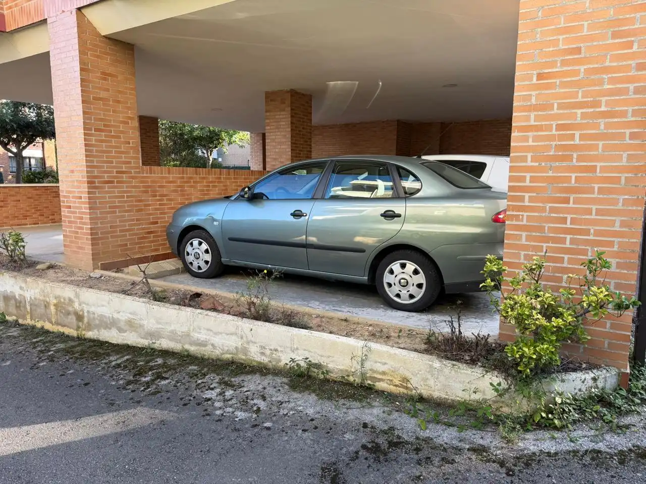 Aparcament de Pis en venda en Castro-Urdiales amb Calefacció, Parquet i Terrassa