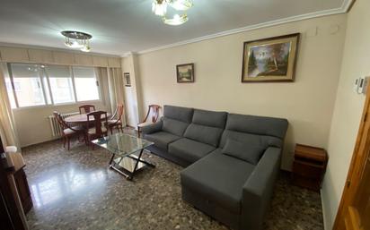 Sala d'estar de Pis en venda en  Albacete Capital amb Balcó