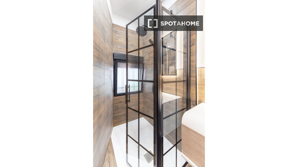 Baño de Piso de alquiler en  Madrid Capital con Aire acondicionado, Calefacción y Amueblado