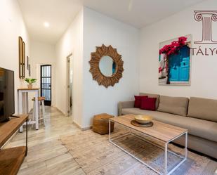 Living room of Flat for sale in  Sevilla Capital  with Air Conditioner, Parquet flooring and Alarm