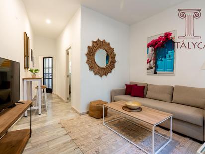 Living room of Flat for sale in  Sevilla Capital  with Air Conditioner, Parquet flooring and Alarm