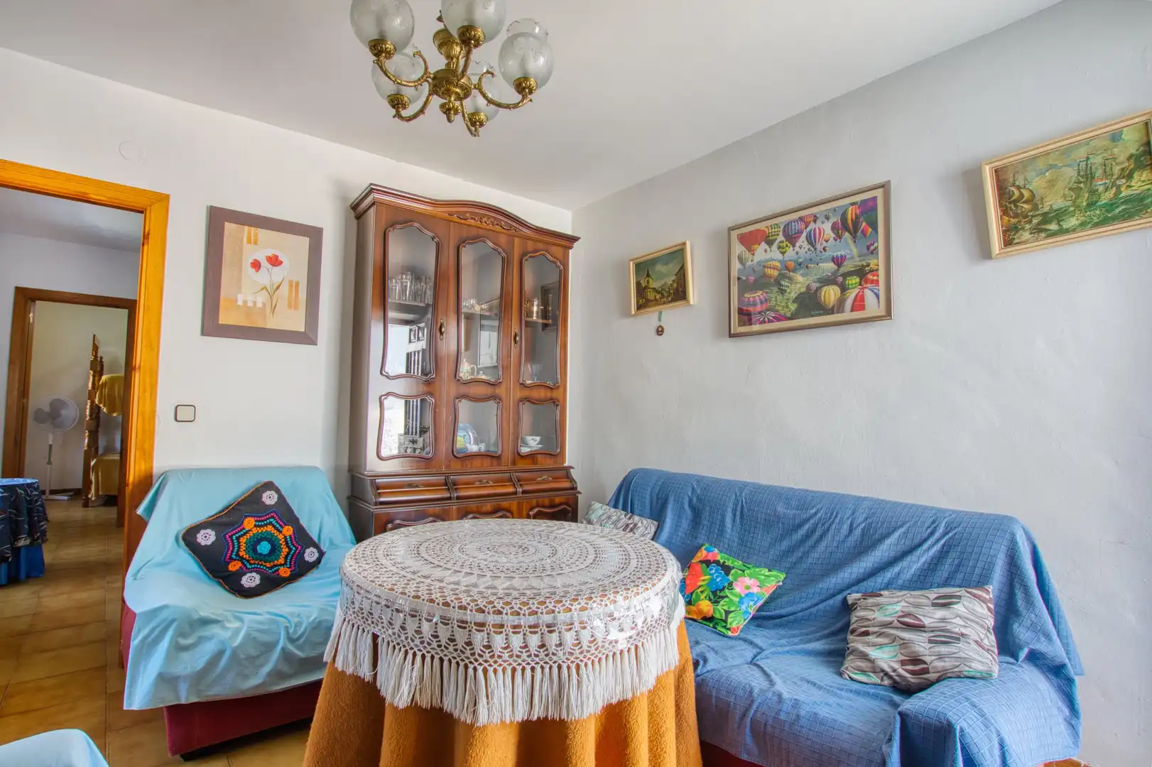 Sala d'estar de Casa adosada en venda en Canillas de Aceituno amb Jardí privat