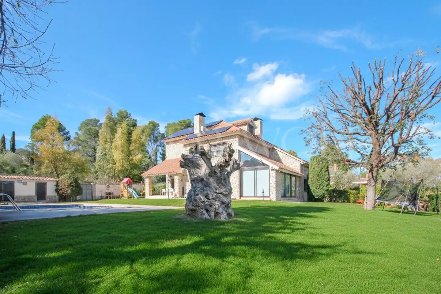 Casa con piscina en venta en Pallejà, imagen 3