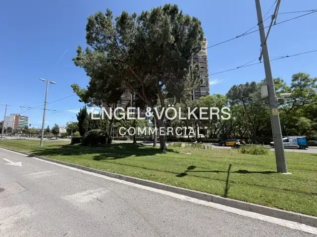 Außenansicht von Büro zum Verkauf in Esplugues de Llobregat