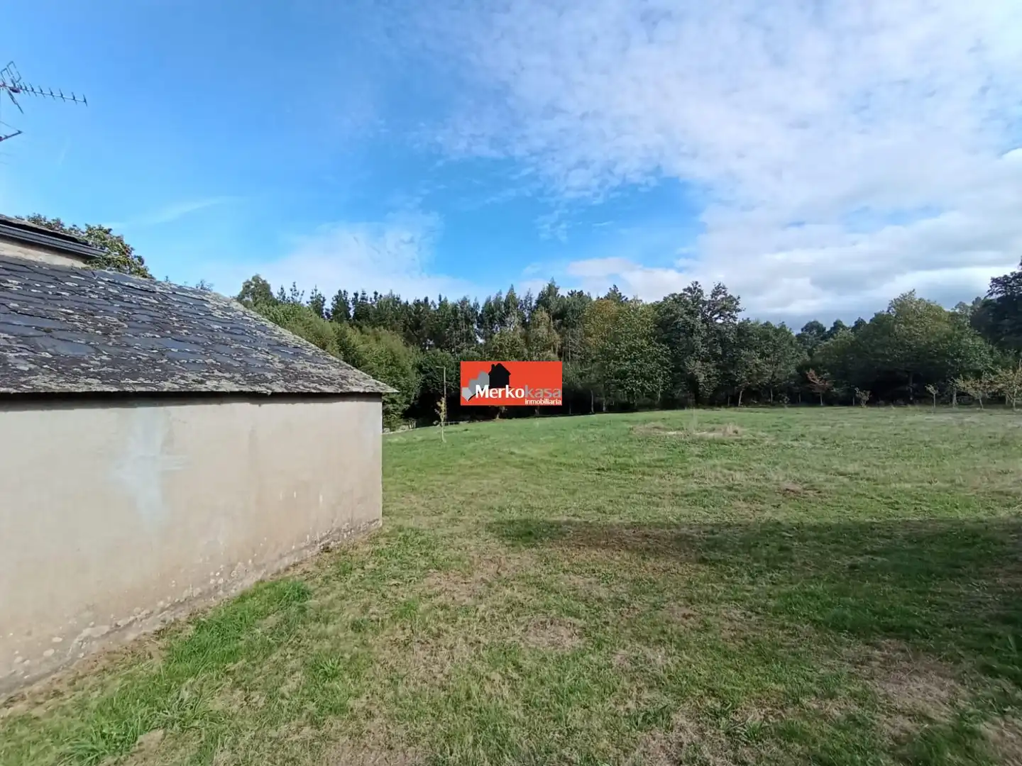 Finca rústica en venda en Begonte amb Jardí privat