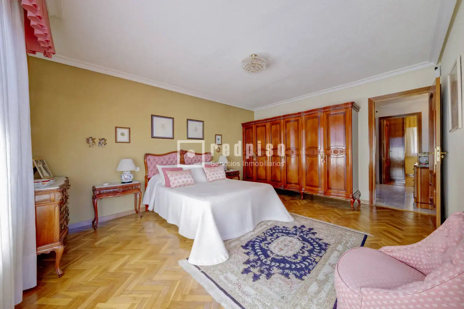 Bedroom of Houses for sale in Pozuelo de Alarcón  with Air Conditioner, Heating and Parquet flooring