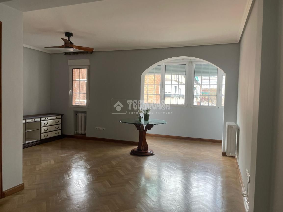 Sala d'estar de Pis de lloguer en  Madrid Capital amb Calefacció i Parquet