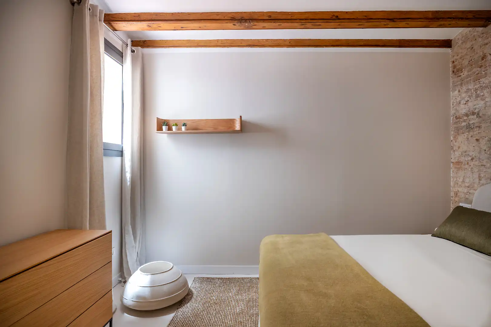 Dormitori de Apartament de lloguer en Barcelona amb Aire condicionat, Calefacció i Parquet