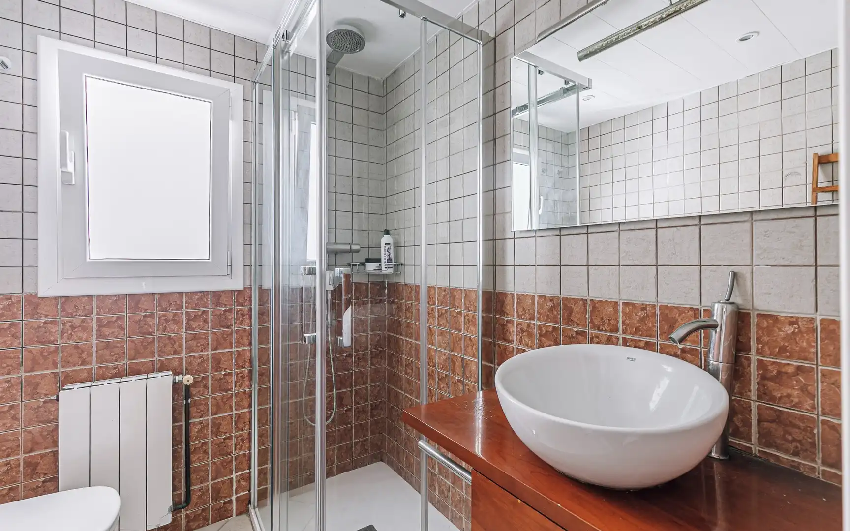 Badezimmer von Dachboden zum Verkauf in Barcelona mit Klimaanlage, Terrasse und Möbliert
