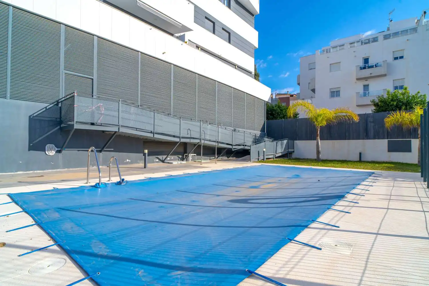 Schwimmbecken von Wohnungen zum Verkauf in Vélez-Málaga mit Klimaanlage