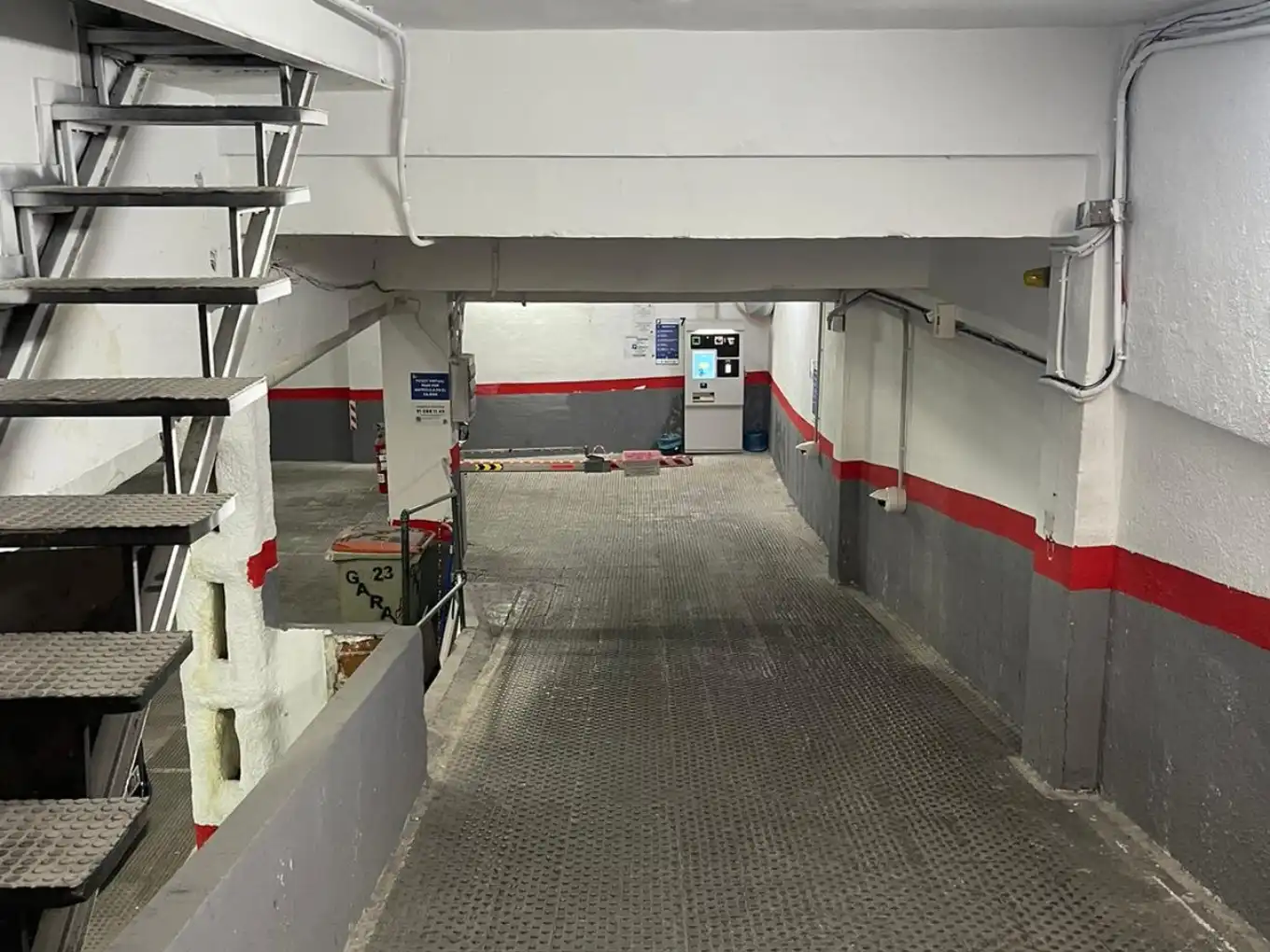 Parkplatz von Garage zur Miete in Madrid mit Alarm