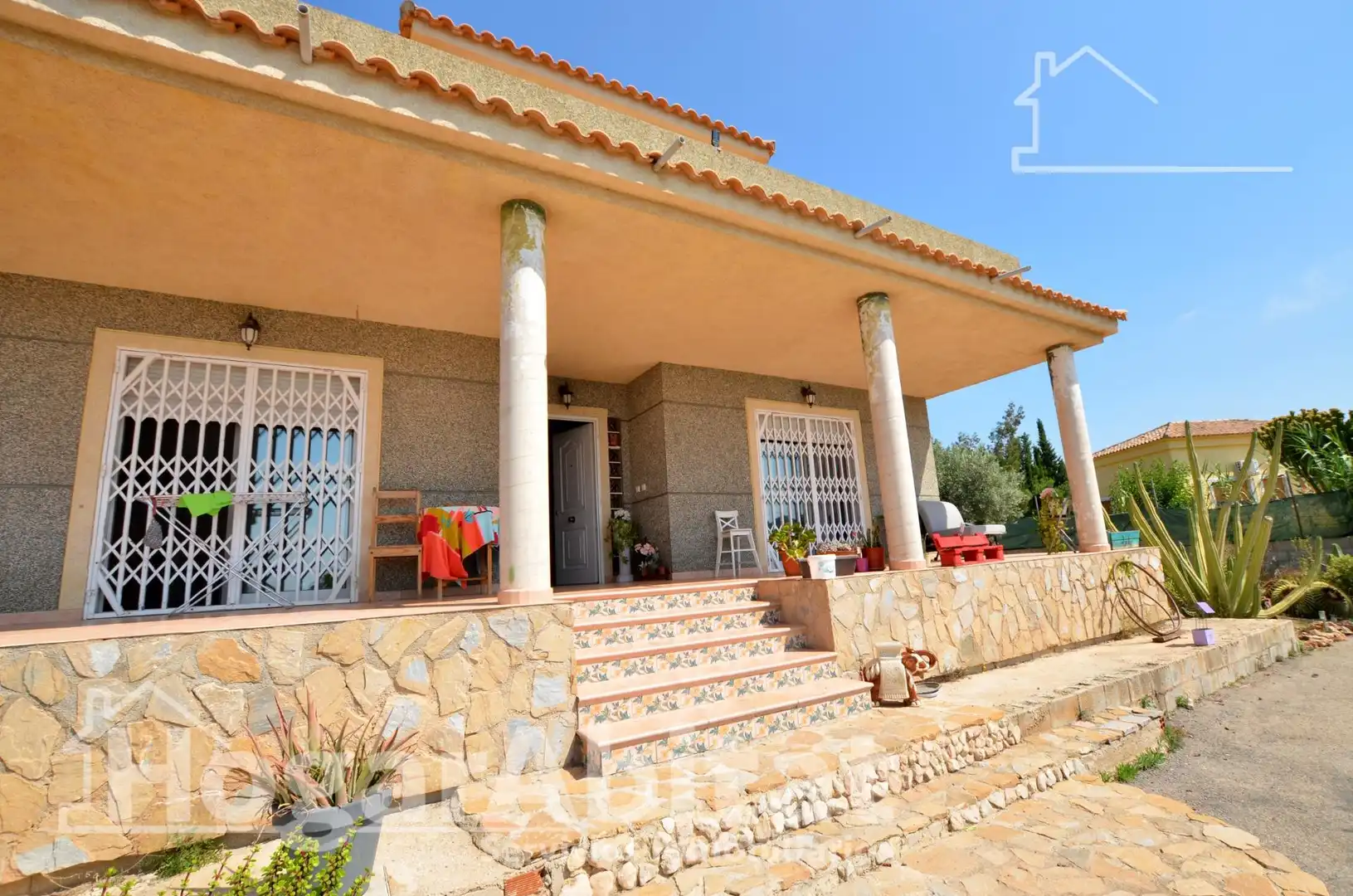 Vista exterior de Casa o xalet en venda en Alicante / Alacant amb Calefacció, Jardí privat i Terrassa