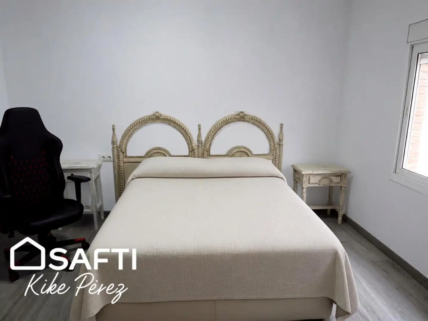 Dormitori de Casa o xalet en venda en Rubí amb Terrassa, Piscina i Moblat