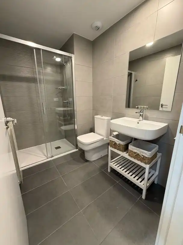 Baño de Piso de alquiler en Vitoria - Gasteiz con Calefacción, Terraza y Trastero