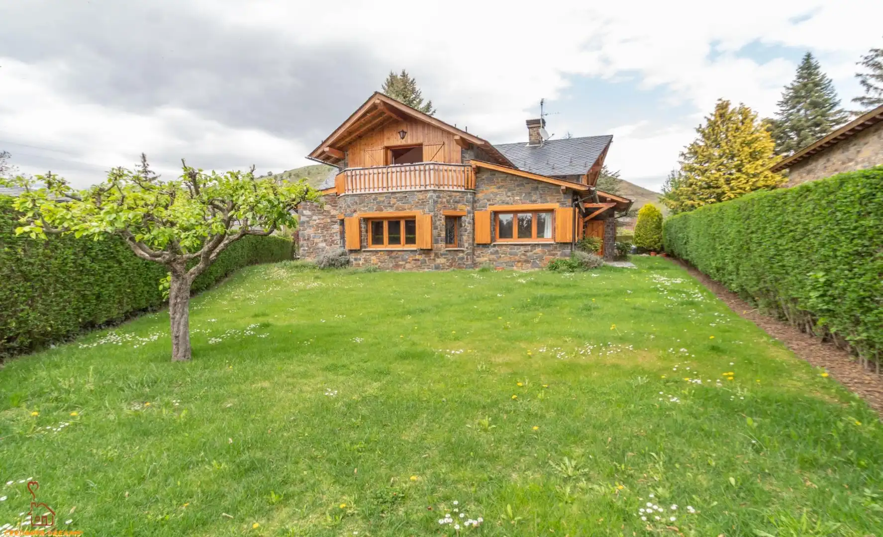 Vista exterior de Casa o xalet en venda en Llívia amb Calefacció, Jardí privat i Parquet