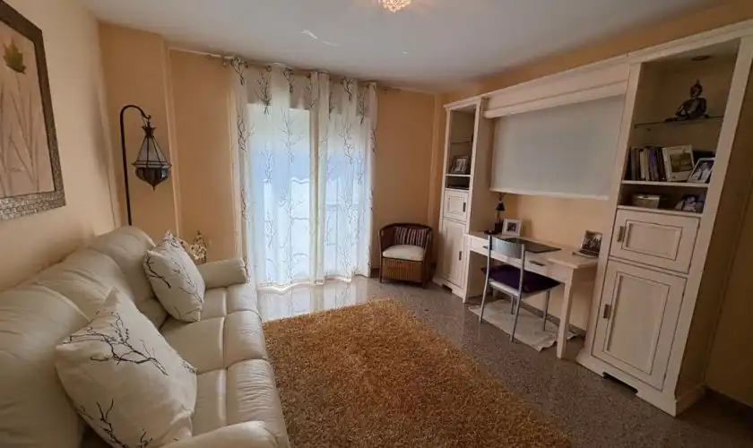 Sala d'estar de Casa adosada en venda en Níjar amb Aire condicionat i Moblat