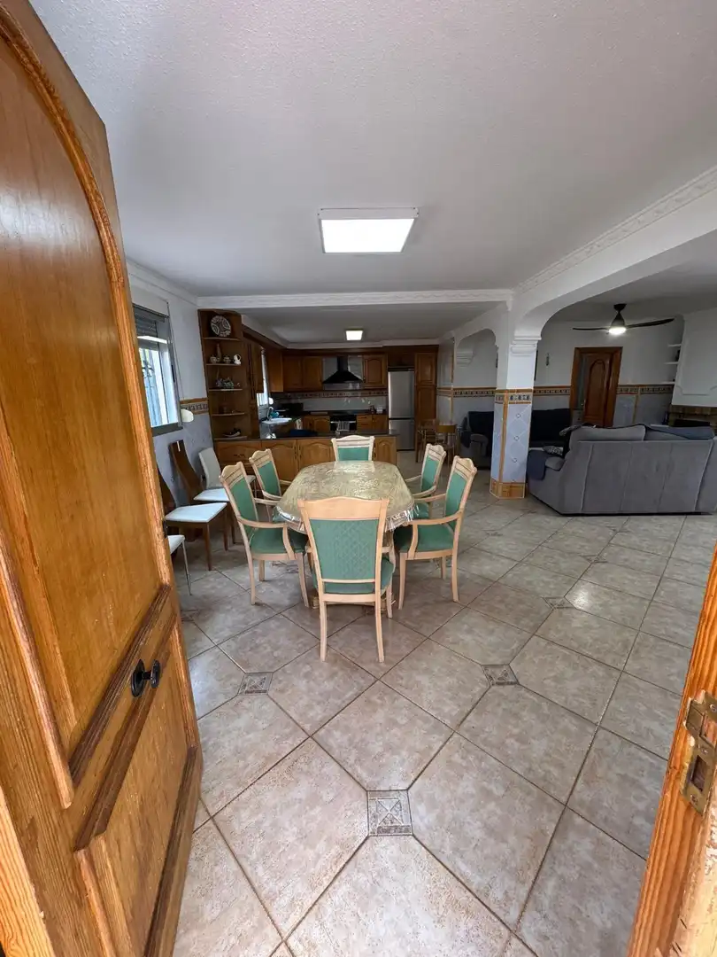 Menjador de Casa o xalet en venda en La Pobla de Vallbona amb Aire condicionat, Jardí privat i Terrassa