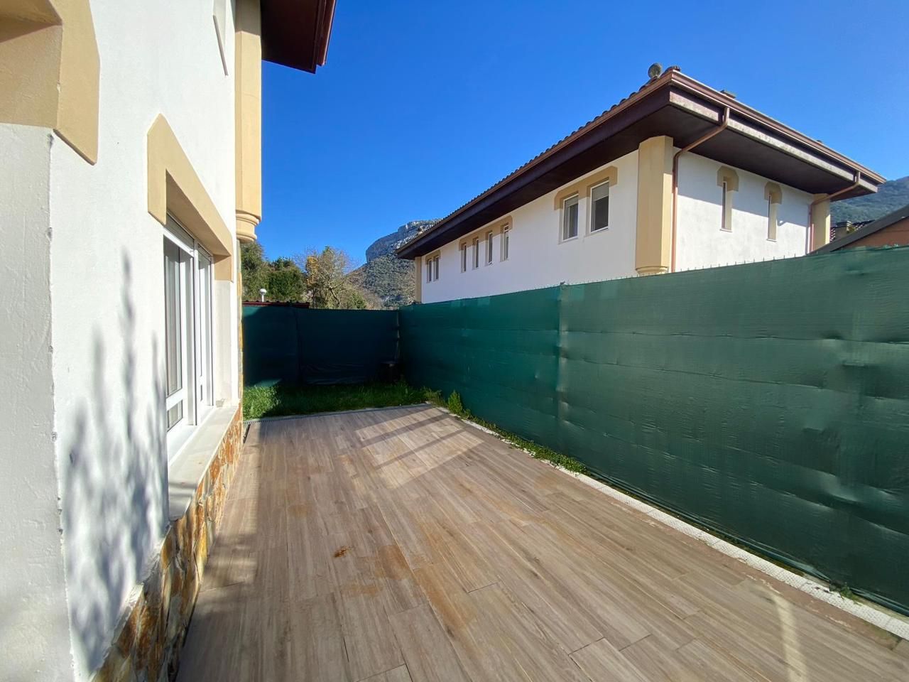 Terraza de Casa o chalet de alquiler en Castro-Urdiales con Calefacción y Jardín privado