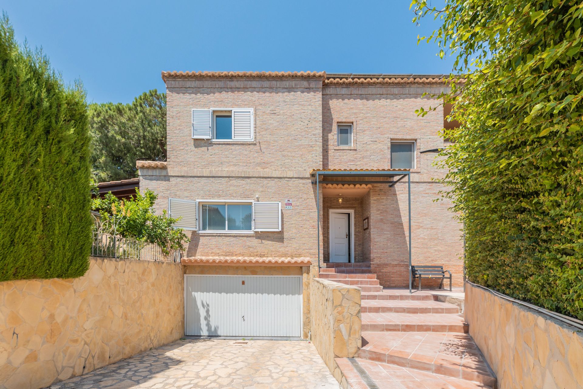 Vista exterior de Casa o xalet de lloguer en Paterna amb Aire condicionat, Jardí privat i Terrassa