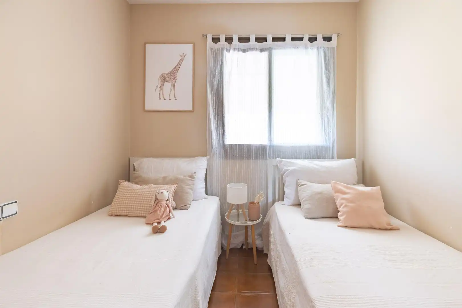Habitación de Casa adosada en venta en Paterna con Calefacción, Jardín privado y Terraza