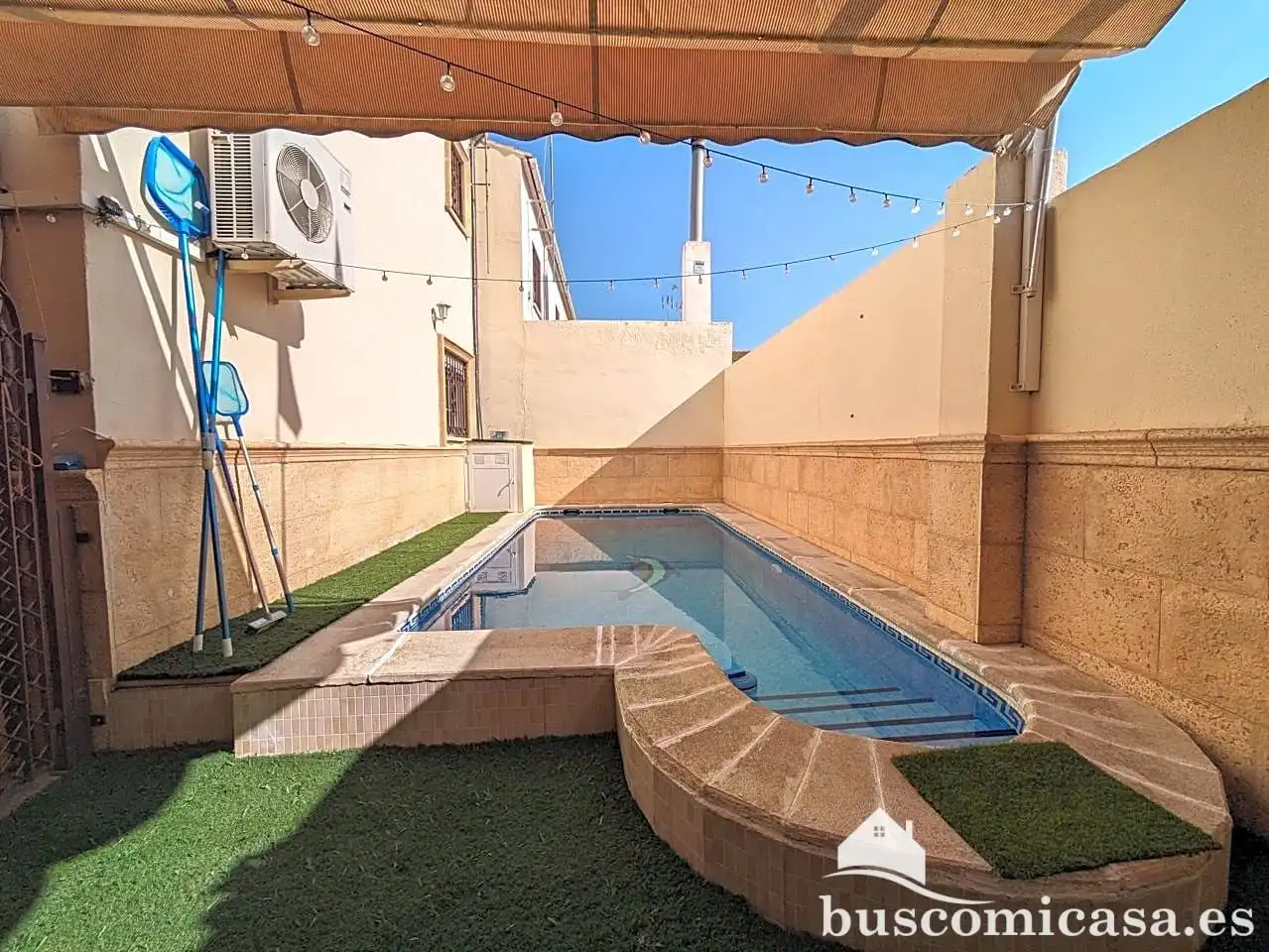 Piscina de Casa o xalet en venda en Linares amb Aire condicionat, Calefacció i Jardí privat