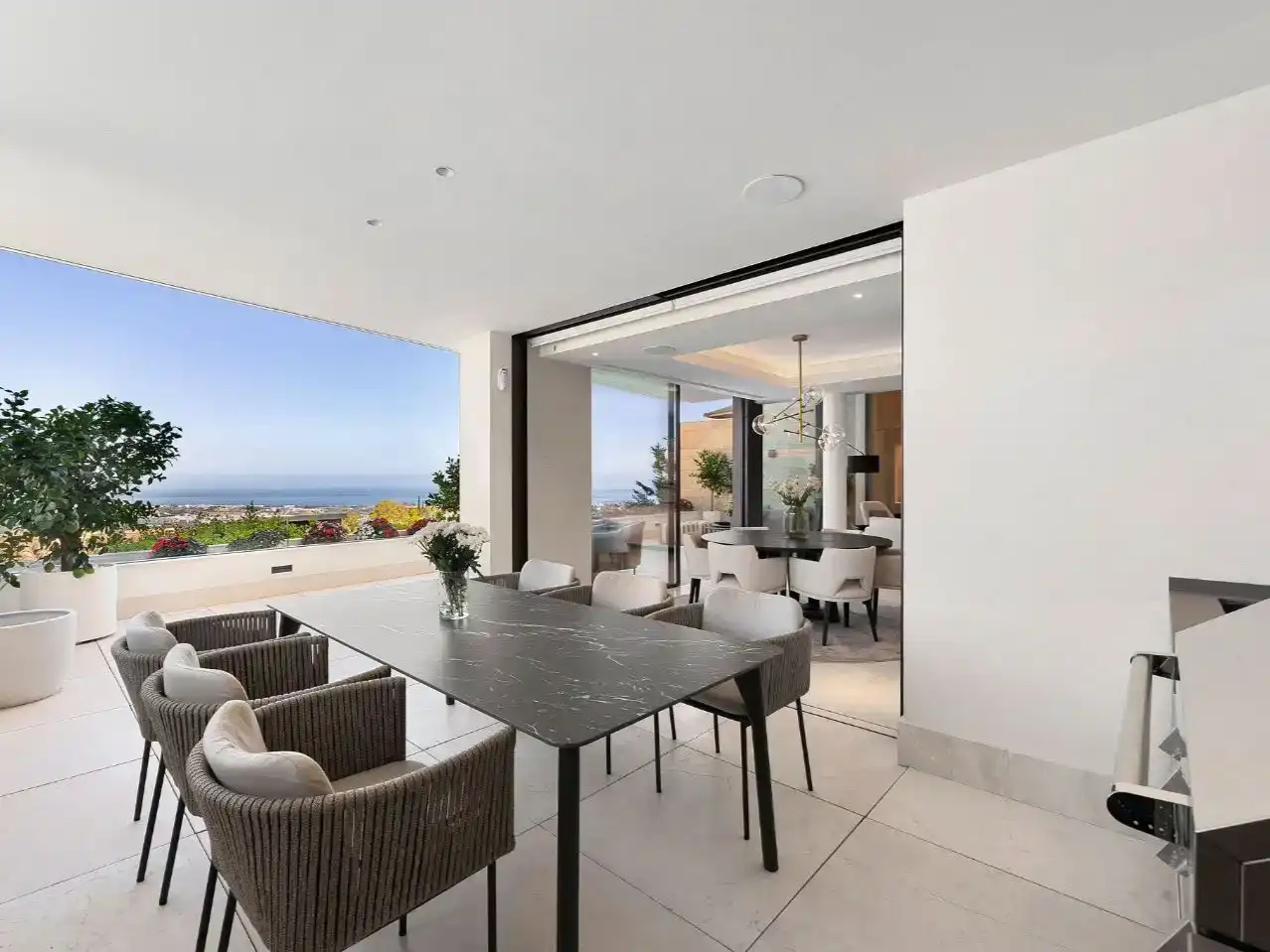 Terrassa de Apartament en venda en Benahavís amb Aire condicionat, Piscina i Balcó