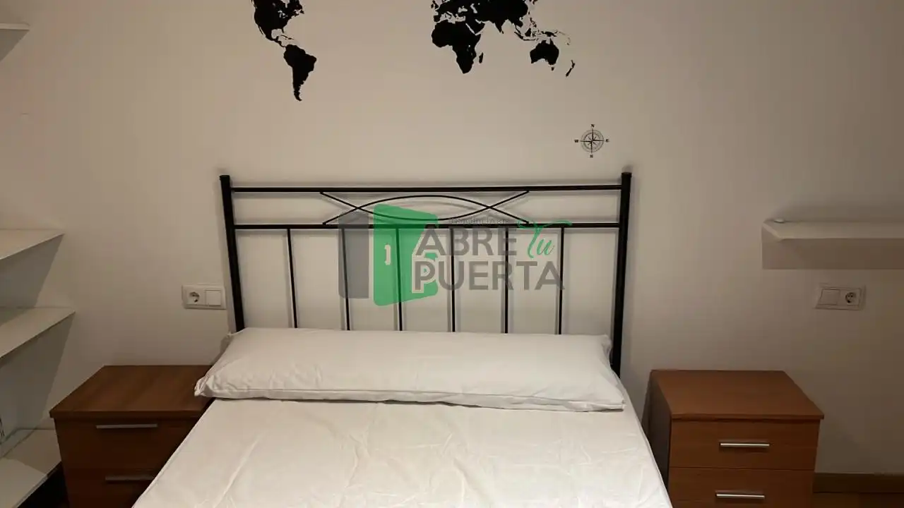 Habitación de Piso de alquiler en Ourense Capital  con Calefacción, Trastero y Amueblado