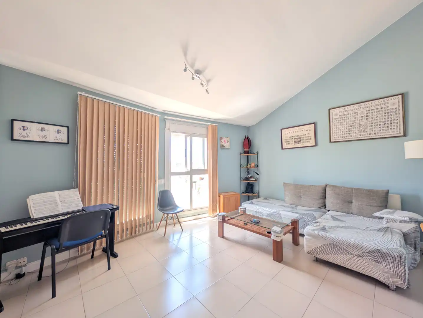 Sala de estar de Casa adosada en venta en Zaragoza con Aire acondicionado, Calefacción y Parquet