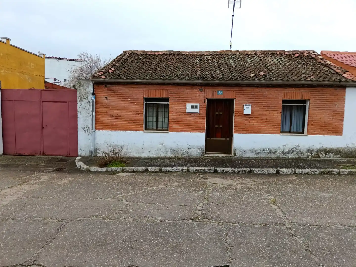 Vista exterior de Casa o chalet en venta en La Parrilla  con Calefacción, Jardín privado y Terraza