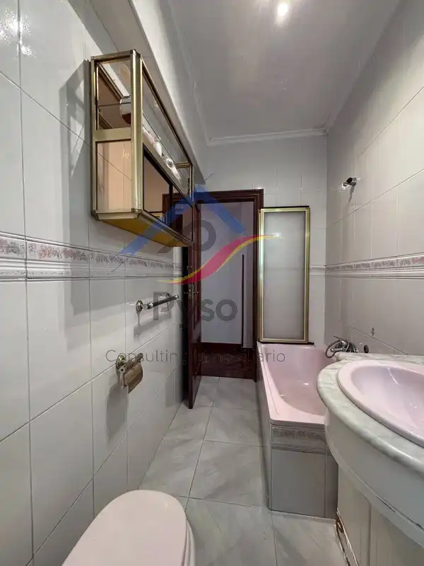 Bathroom of Flat for sale in Santander  with Heating, Parquet flooring and Oven
