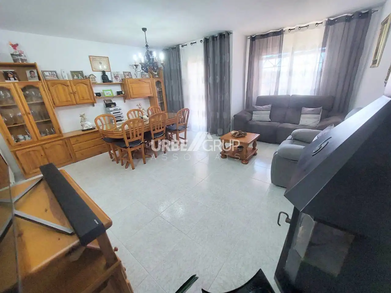 Sala de estar de Casa o chalet en venta en Olesa de Montserrat con Aire acondicionado, Calefacción y Jardín privado
